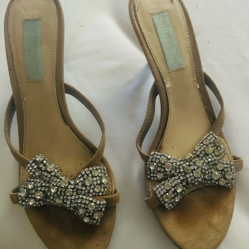 Betsey Johnson Taupe/Tan glam peep toe sandals with Rhinestone Bow size 7